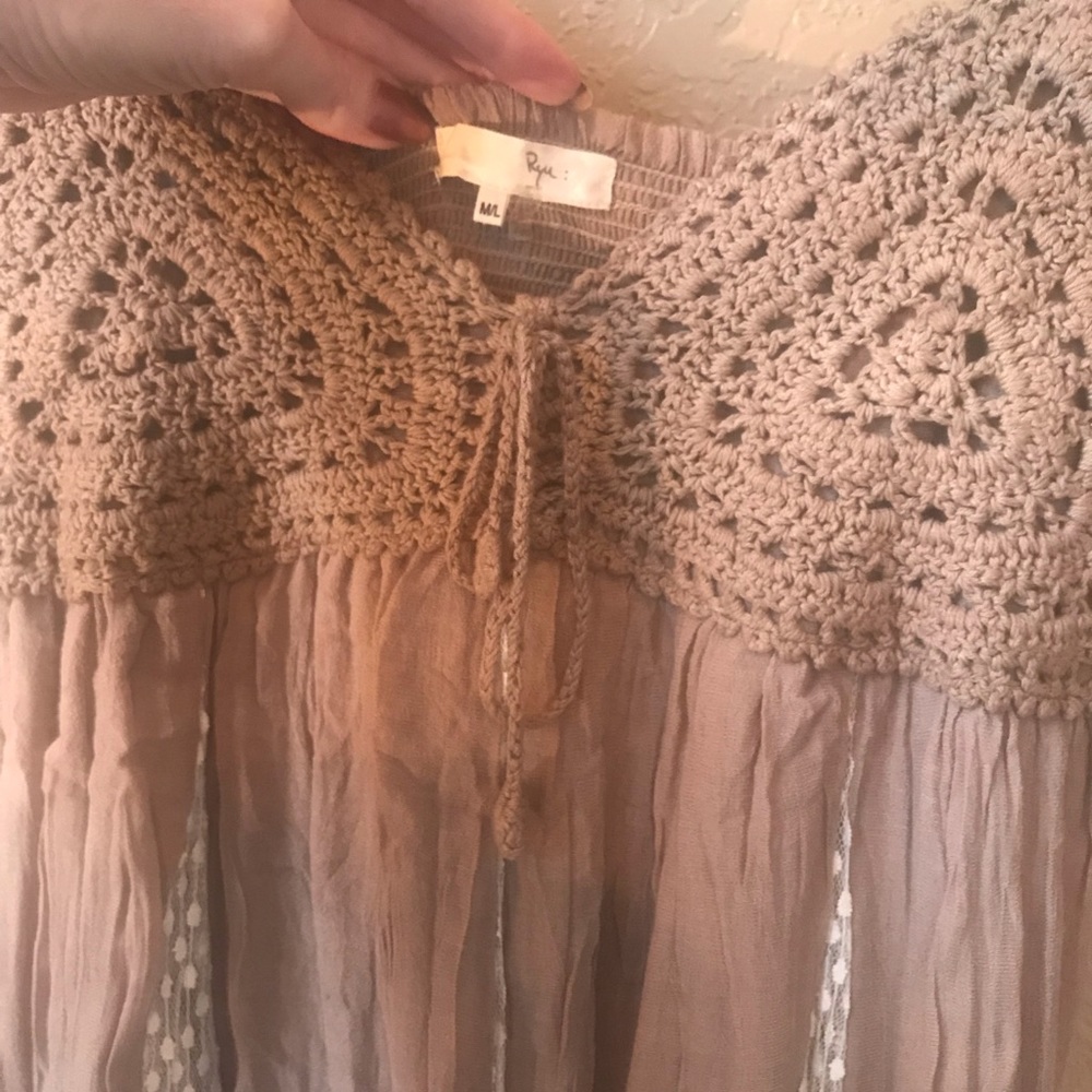 RYU tan & cream lace dress with crochet top - Picture 3 of 6